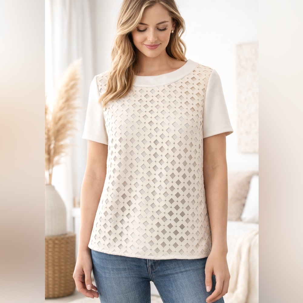 Nell White Laser Cut Top Size 6 Short Sleeve Textured Blouse Chic Modern